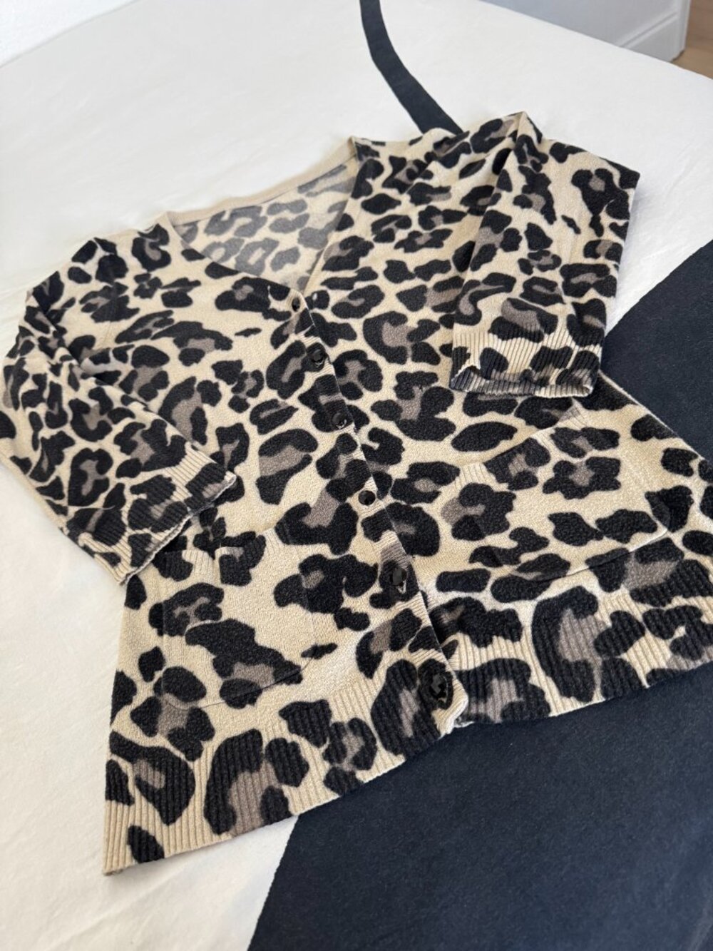 EUC Leopard Print Button Front Cardigan Sz L - Picture 4 of 7
